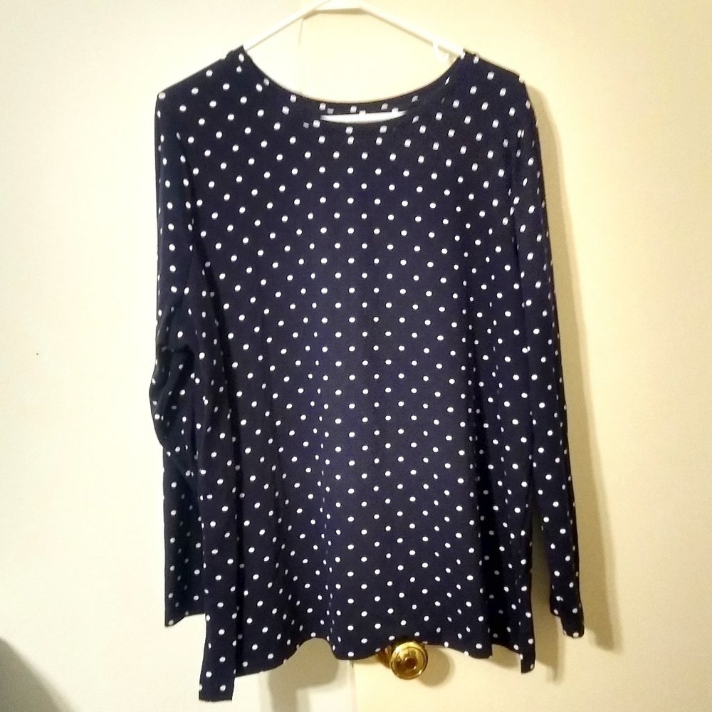 Preowned Navy Blue Long Sleeved Top with White Polka Dots (Size 1X)